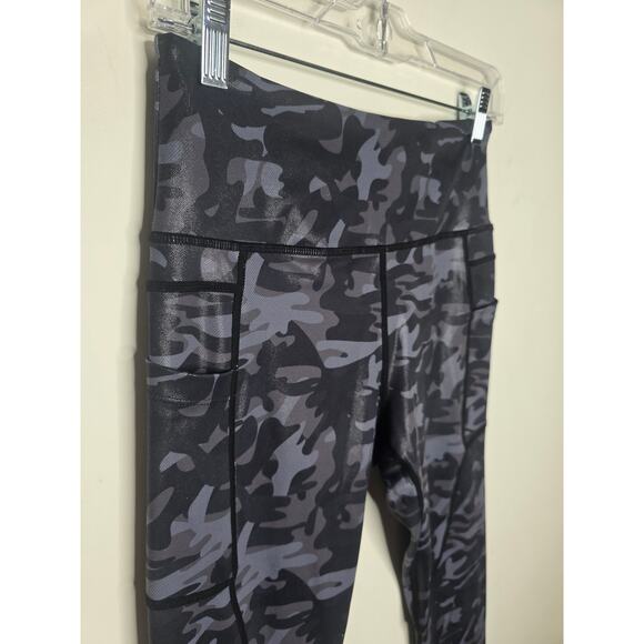 Zyia Active grey shiny camouflage camo athletic capri w pockets - 6-8 / medium - Picture 2 of 7